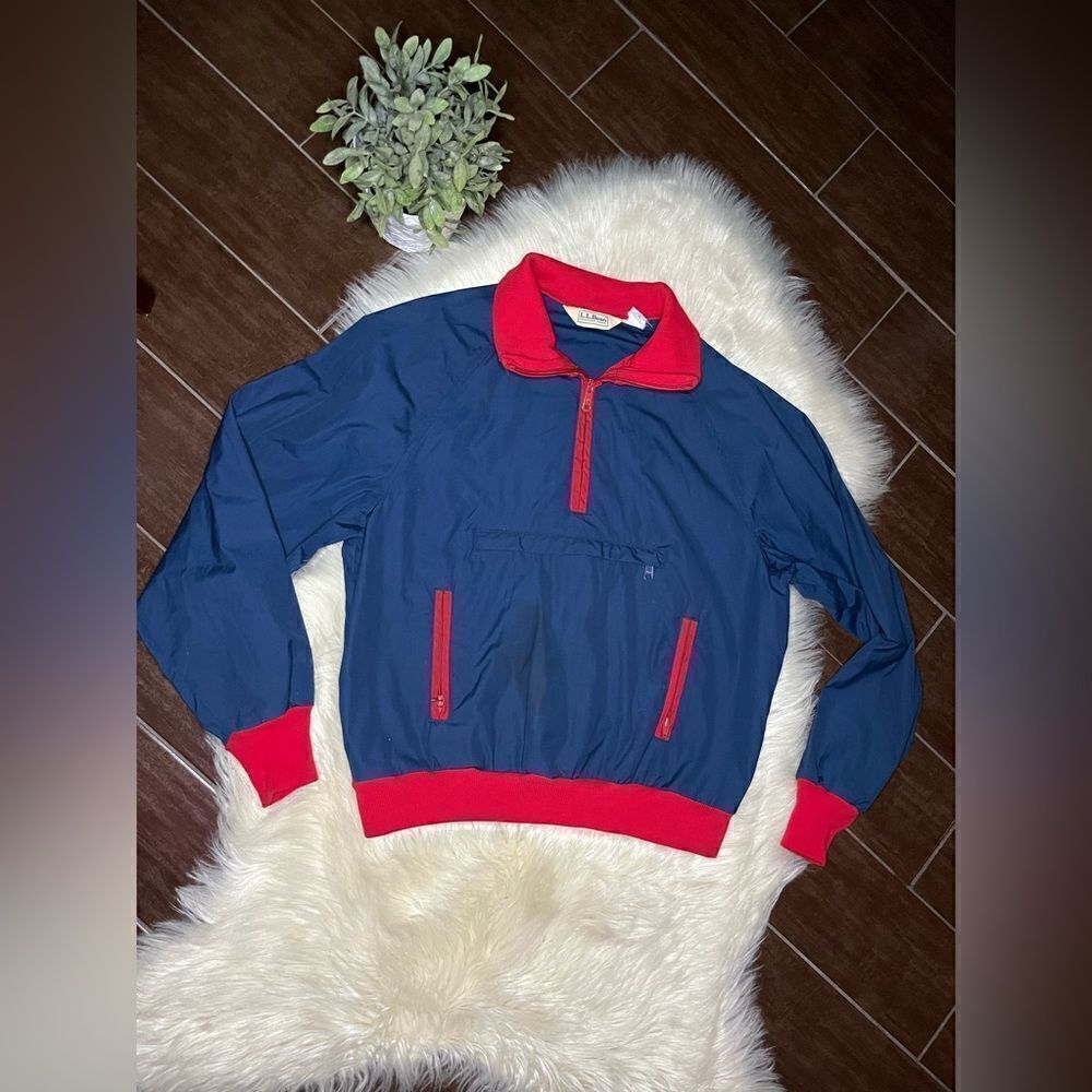 L.L Bean navy blue w/red trim vintage pullover sz large